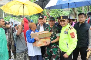 Kapolda Sumsel Salurkan Bantuan Korban Banjir Pagar Alam