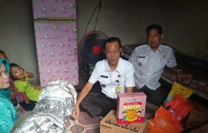PJ Walikota Prabumulih Berikan Bantuan kepada Warga Terdampak Stunting