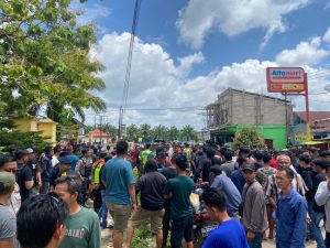 Tuntut Hitung Ulang, Ratusan Pendukung Asmunandar Datangi Kantor PPK