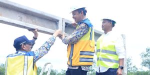 Dirjen Perumahan Kementerian PUPR Melakukan Pemasangan Peneng Pembangunan RITTA di Prabumulih