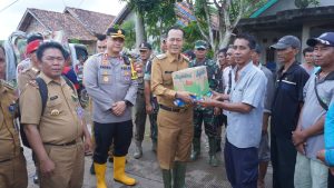 PJ Walikota Prabumulih Seragkan Bantuan kepada Korban Banjir