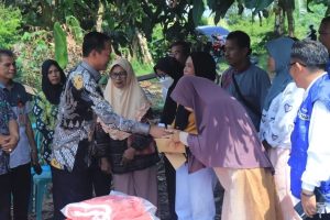 PJ Walikota Prabumulih Serahkan Bantuan untuk Korban Kebakaran