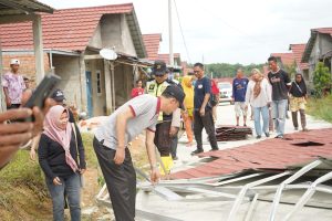 Puluhan Rumah Diterjang Angin Puting Beliung