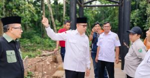 PJ Bupati OKU H.Teddy Meilwansyah  Tinjau Langsung Progres Perbaikan Jembatan Gantung Karang Agung