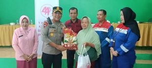 Pertamina Fiel Pendopo Bagikan Sembako kepada Warga Talang Akar