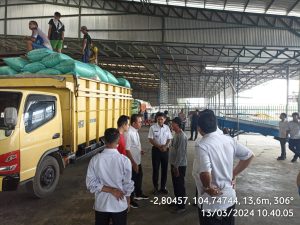 Pastikan Stok Beras Aman, PJ Bupati Banyuasin Sidak Gudang Beras di Desa Gasing