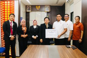 Atas Prestasinya Ungkap Jaringan Narkoba Terbesar, Polda Sumsel Terima Penghargaan Lemkapi