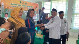 Baznas PALI Bagikan Paket Sembako untuk Masyarakat dan Anak Yatim Piatu