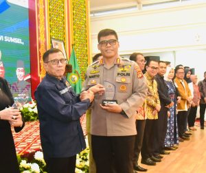 Kapolda Irjen A Rachmad Wibowo Terima Penghargaan ‘Polri Peduli Pers’ Dari PWI Sumsel