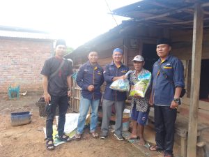 Badar Pali Bagikan Ratusan Paket Snack dan dan Sembako