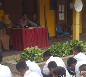 Cegah Pelajar tawuran dan nongrong di pinggir jalan selama Ramadhan Jum’at curhat polsek Pemulutan di gelar di sekolahan