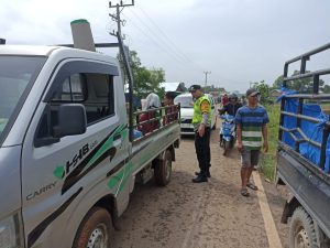 Antisipasi gangguan Kamtibmas mudik maupun balik lebaran Polsek pemulutan laksanakan patroli rutin 