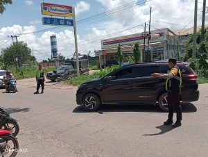 Antisipasi kemacetan pasca lebaran tahun 2023 polsek pemulutan laksanakan pengaturan jalan di titik rawan kemacetan