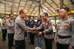 Sukses Ungkap Pembunuhan Sadis Dalam Waktu 1 X 24 Jam, Kapolda Apresiasi dan Berikan PIN Emas