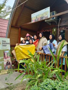 Lewat Kerajinan Songket, Bukit Asam (PTBA) Berdayakan Para Ibu Rumah Tangga