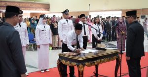 Pesan PJ Bupati OKU Teddy Meilwansayah Saat Lantik 559 Pejabat di Lingkungan Pemerintah Kabupaten OKU