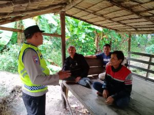 Jum’at Curhat polsek Pemulutan terima saran warga antisipasi kemacetan saat sebelum maupun sesudah lebaran di dua titik tempat ziarah makam  