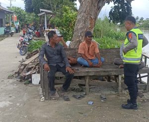 Polsek pemulutan kembali gelar jumat curhat bersama masyarakat serta tukang ojek di desa sungai rasau ini keluhan nya !