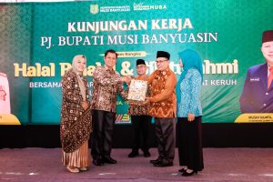 Kunjungi Kecamatan Sungai Keruh, Pj Bupati Muba Serahkan Berbagai Bantuan untuk Warga