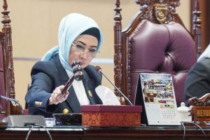 DPRD Prov. Sumsel Mendengarkan Penjelasan Gubernur Terhadap 6 Raperda Usul Eksekutif dan Membahasnya dalam Fraksi – Fraksi