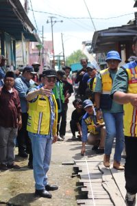 Jalan Poros Sungsang Rusak Parah, PJ Bupati Banyuasin Perintahkan Dinas PUPR Segera Perbaiki