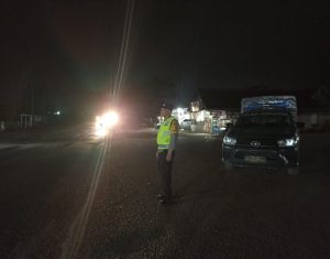 Patroli malam Polsek Pemulutan pastikan keamanan pengendara serta gangguan Kamtibmas 
