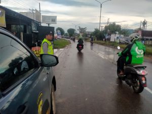 Patroli rutin Polsek pemulutan di jalan lintas antisipasi kejahatan dan rawan kecelakaan 