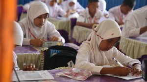 PT Bukit Asam Membangun Masa Depan Melalui Pendidikan 