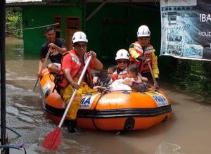 Bukit Asam (PTBA) Salurkan Bantuan untuk Korban Banjir di Lawang Kidul