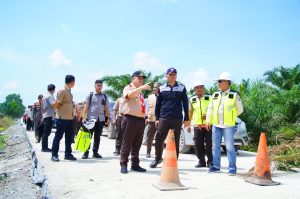 Pj Bupati Sandi Fahlepi Tinjau Jalan Penghubung di Kecamatan Lalan