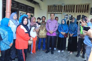 Balita Penderita Stunting Terima Bantuan dari PJ Walikota Prabumulih