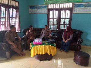 Masyarakat Desa Teluk Kecapi sampaikan keluahan ke polisi dalam program Jum’at  Curhat ini keluhan nya !
