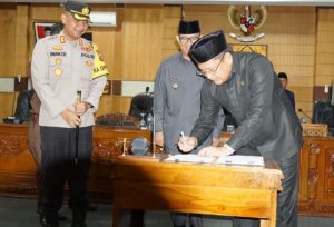 DPRD OKU Gelar Rapat Paripurna Sahkan Enam Raperda Kabupaten OKU Tahun 2024