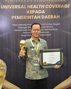 PJ Walikota Prabumulih Terima Penghargaan dari UHC