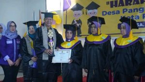 PJ Walikota Prabumulih Hadiri Wisuda Sekolah Lansia Tangguh Harapan Bunda