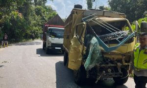 Dua Mobil Truk Diduga Sedang Mengangkut Minyak Illegal Tabrakan