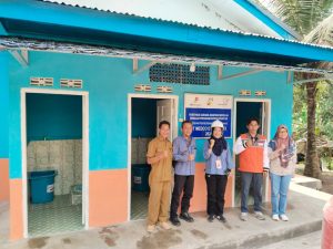 Medco E & P Rimau Bantu Renovasi Sarana Sanitasi SD Negeri 2 Lais