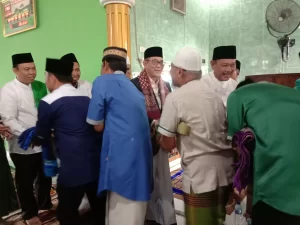 Penuh Kehangatan, Momen Sholat Idul Fitri Bupati Heri Amalindo Bersama Warga
