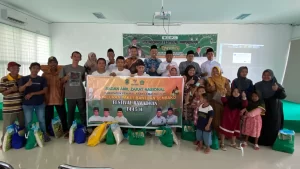 Kemenag dan Baznas Pali  Bagikan Paket Sembako untuk Masyarakat dan Anak Yatim Piatu