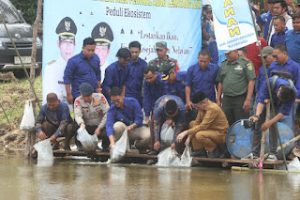 Bupati PALI Bagikan Alat Penangkap Ikan dan Tebar Benih