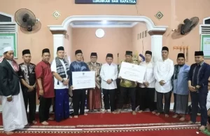 Safari Ramadhan ke Desa Betung Selatan, Heri Amalindo Berikan Bantuan Ke Masjid Al Muhajirin dan Al Baroqah