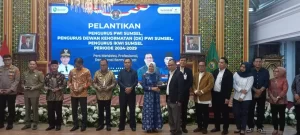Heri Amalindo Terima Penghargaan dari PWI Sumsel Sebagai Birokrat Peduli Pers