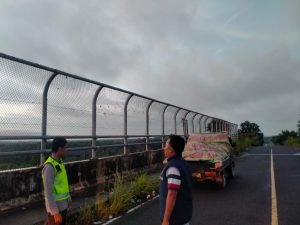 Patroli subuh : Personil Polsek Pemulutan antisipasi kenakalan remaja dan tawuran di wilayah hukumnya