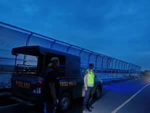 Patroli subuh : selama Bulan Ramadhan personiel Polsek Pemulutan Antisipasi kenakalan remaja dan tawuran di wilayah hukumnya
