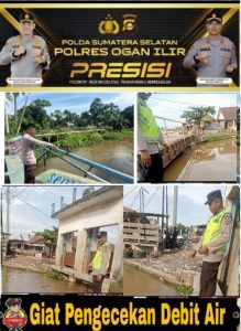 Personil Polsek Pemulutan Pastikan Ketinggian Debit Air Sungai ingatkan warga waspada banjir 