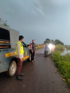 Antisipasi kenakalan remaja dan tawuran personil Polsek Pemulutan laksanakan patroli rutin setiap Subuh 