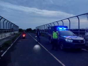 Personil Polsek Pemulutan laksanakan patroli rutin setiap Subuh Antisipasi kenakalan remaja dan tawuran 