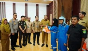 Pasukan Kuning Kota Prabumulih Terima Bantuan Paket Sembako
