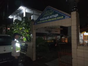 Bhabinkamtibmas laksanakan pengamanan sholat Tarawih di wilayah hukum Polsek pemulutan