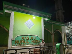 Laksanakan pengamanan sholat Tarawih di wilayah hukum Polsek pemulutan ini himbawan Bhabinkamtibmas !